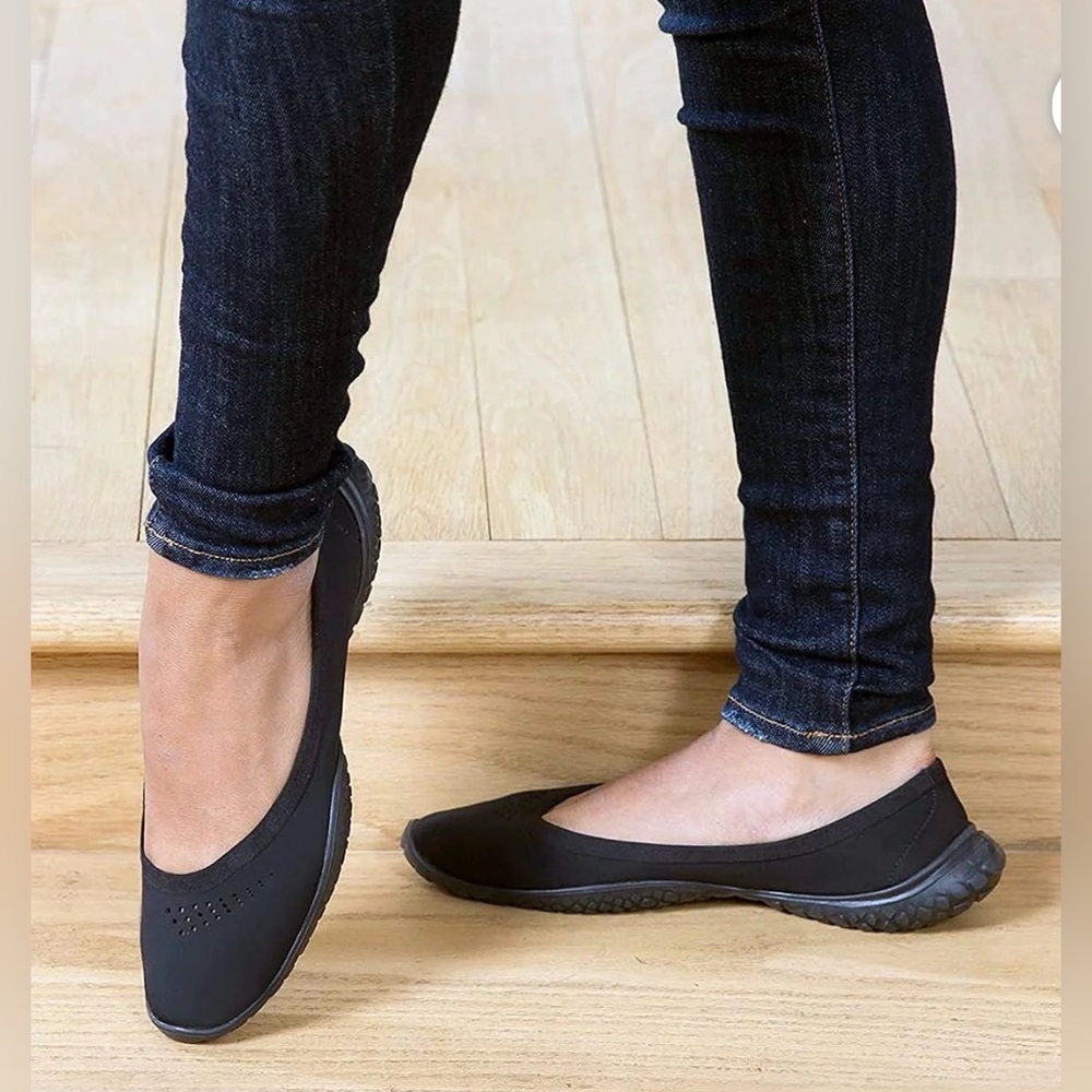 LISSOM Flyte Black with Black Soles Slip-On Comfort Ballet Flats for Women Sz 9